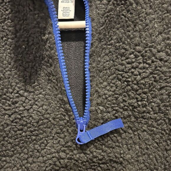 Amazon Essentials Boys Size Small 6-7 Fleece Pull Over Jacket Black 1/4 zip Soft - Picture 2 of 5